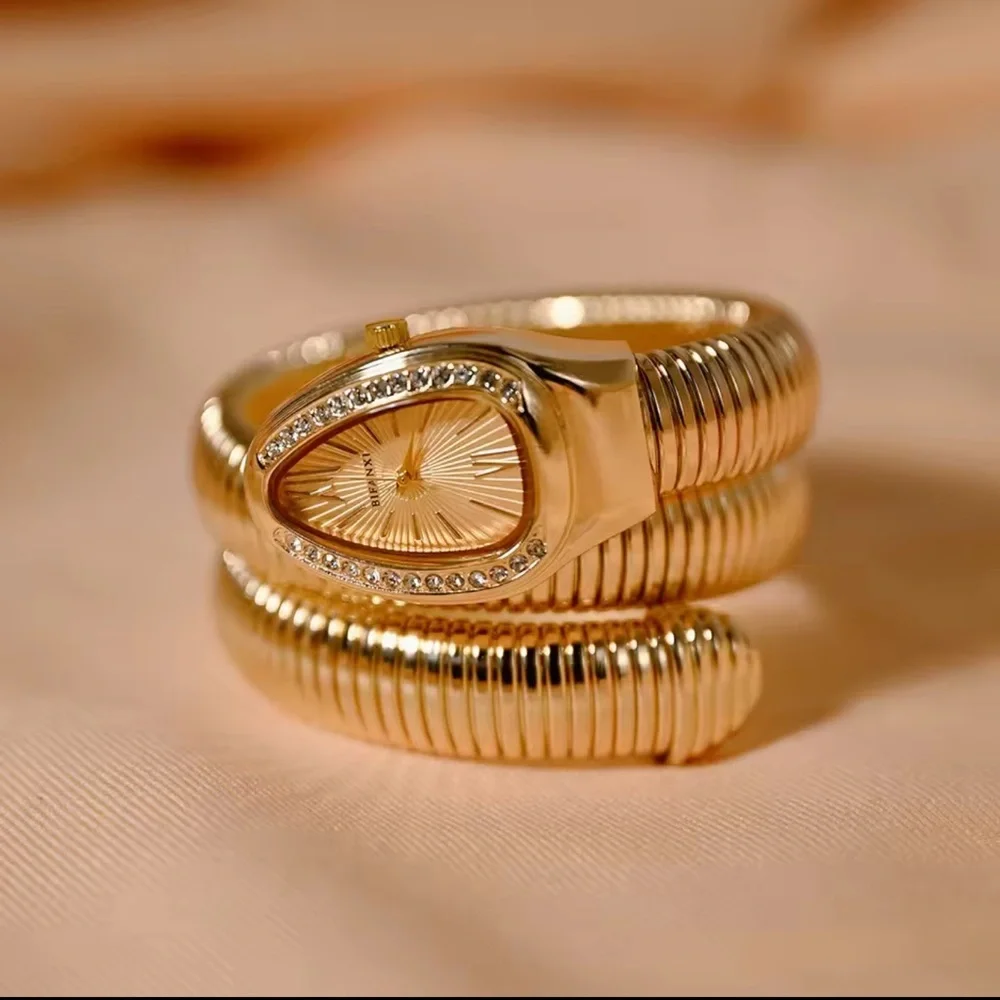 Serpenti Elegant Gold Women's Watch Bracelet Set
